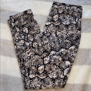 Snakeskin Cigarette Pants🐍